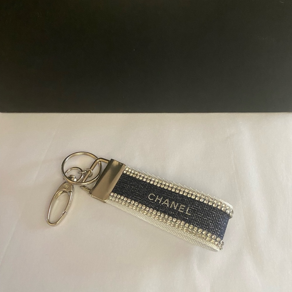 Shimmer Ribbon Keychain